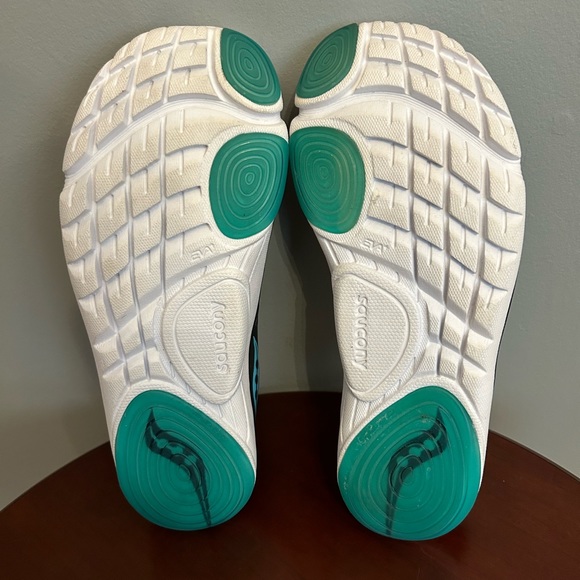SAUCONY HATTORI Minimalist Running Shoes, size W9.5 (fits like 8.5/9) - Picture 4 of 5